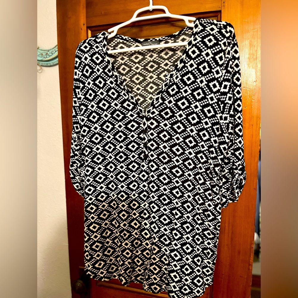 Market & Spruce black and white top